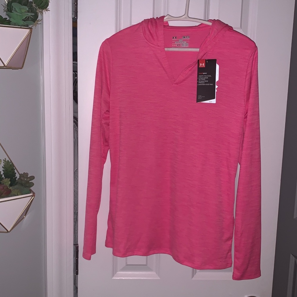 under armour long sleeve !! never worn !!
